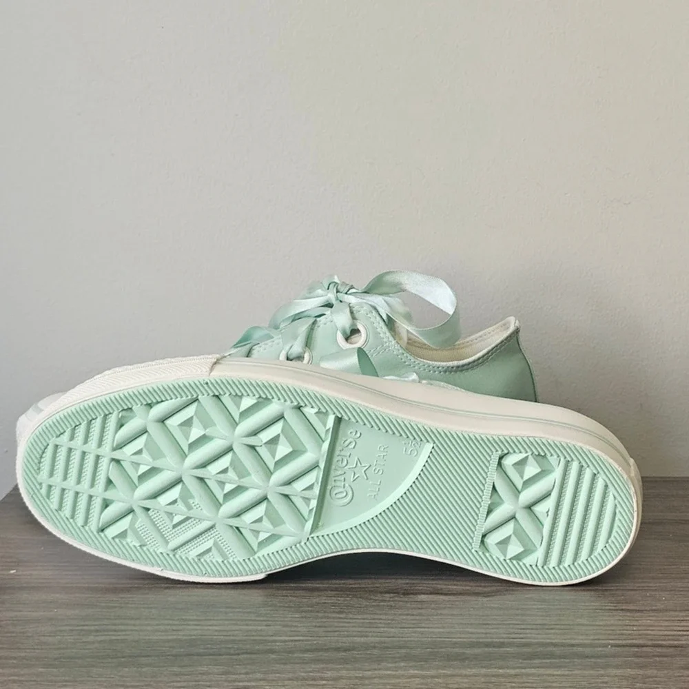 Converse CTAS  Lift Platform Matte Satin Sneakers Women's 7.5  Aloe  A10300C NWT - Picture 6 of 7